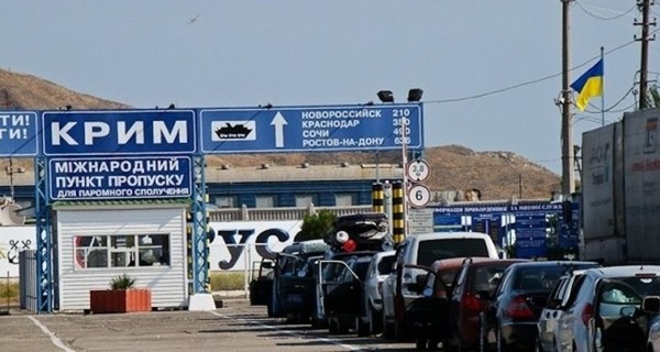 СМИ: на выезде из Украины в Крым в очереди 