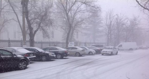В годовщину крымского референдума на жителей Симферополя обрушился сильнейший снегопад