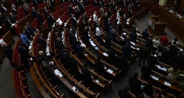 Заседание Рады отложили до 16.00: коалиция не может договориться по президентским инициативам