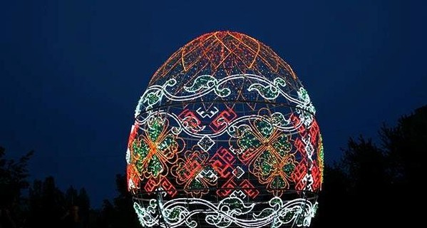 В центре Киева установят гигантское светящееся яйцо 