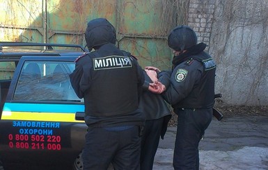 В Киеве накрыли банду грабителей, которая рядилась под фирму по установке окон