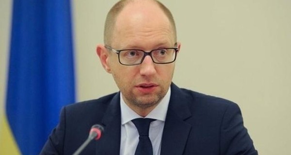 Яценюк: Положения Конституции надо утверждать на референдуме