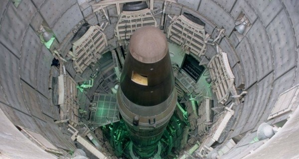 США испытали межконтинентальную баллистическую ракету