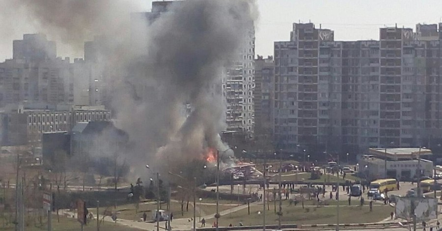В Киеве на Троещине сгорел ресторан