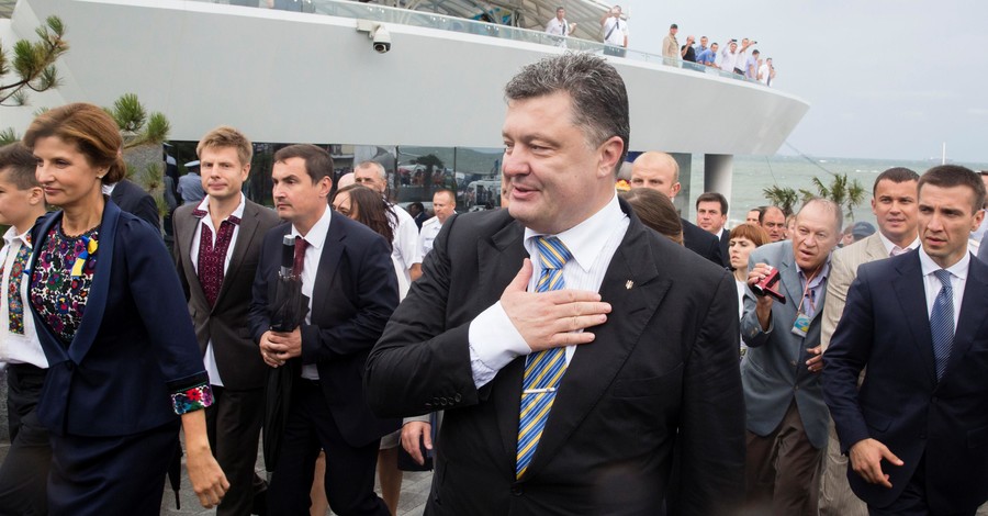 Президент Петр Порошенко уже не миллиардер