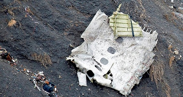 Спасатели нашли до 600 фрагментов тел на месте катастрофы А320