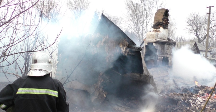 На Черниговщине спасатели 5 часов тушили горящее село  