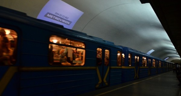 В Киеве почти час не работала станция метро 