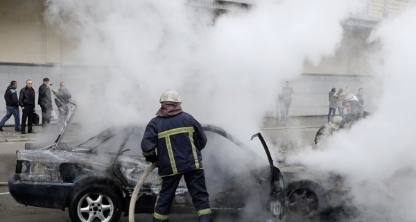 Киевляне о сгоревшем автомобиле возле Дрим Тауна: Вот это фаер-шоу!