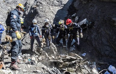 Французские спасатели завершили поиски жертв крушения Airbus A320