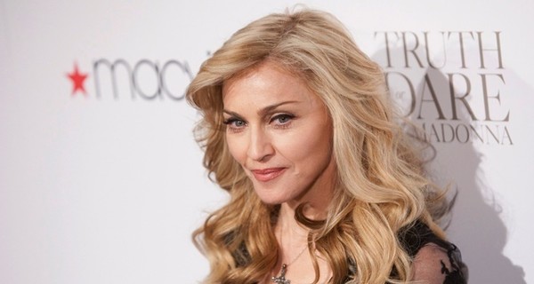 Мадонна разделась в знак протеста против 