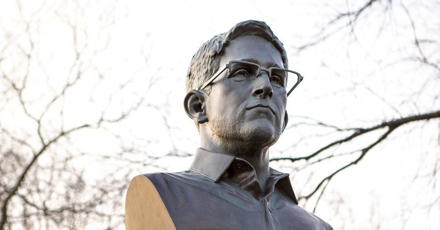 В нью-йоркском парке на несколько часов установили бюст Сноудена 
