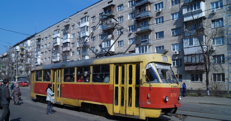 В Киеве пожаловаться на грязные трамваи и хамство кондуктора можно через СМС