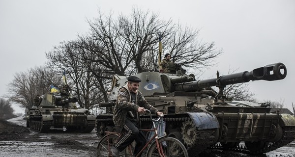 У Авдеевки украинских бойцов обстреляли из минометов и танков 