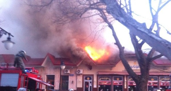 В  Херсоне за ночь сгорели кафе и магазин