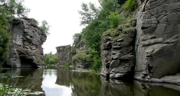 Каменные чудеса Украины: в каких каньонах отдохнуть летом