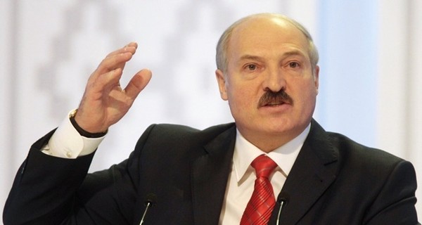 Лукашенко не поедет на День Победы в Москву, потому что у него свой парад