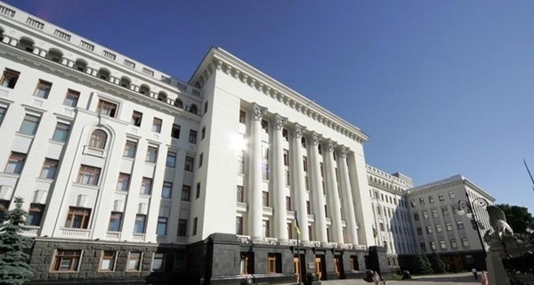 В Киеве водят бесплатные экскурсии в Администрацию президента