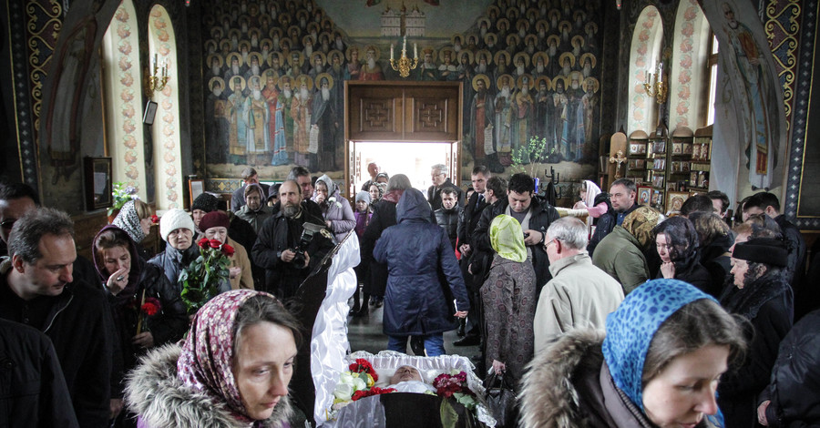 На похоронах Олеся Бузины плакали даже священники