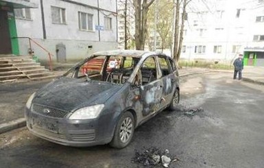Харьковскому волонтеру сожгли машину