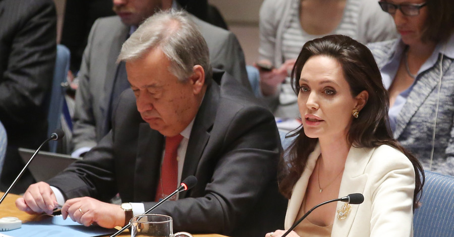 Анджелина Джоли пришла на заседание ООН без нижнего белья