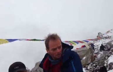 Землетрясение в Непале: нашли видео схода лавины на Эвересте 