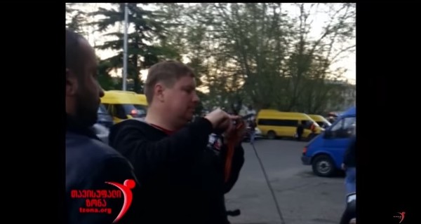 В Тбилиси российских байкеров заставили снять георгиевские ленточки