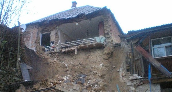 В Мелитополе рухнул двухэтажный жилой дом, в котором проживают переселенцы