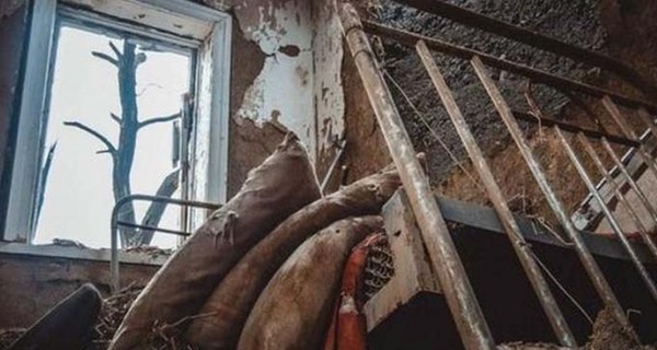 В Донецке снаряд попал в жилой дом