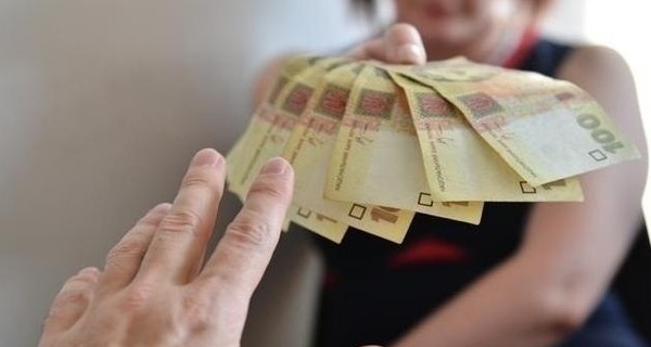 Зарплаты украинцев выросли на 200 гривен