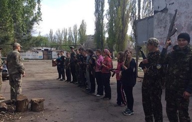 В Одессе детей будут учить обращаться с оружием и водить машину