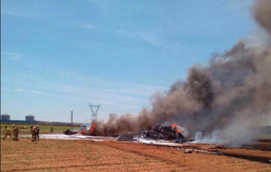 В Испании военный самолет рухнул на завод Кока-Колы