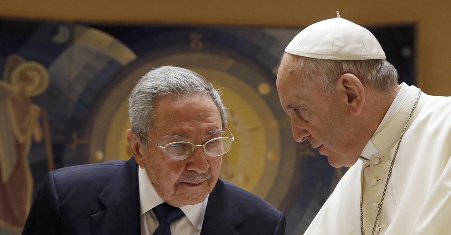 После встречи с Папой Римским лидер Кубы задумался о Боге