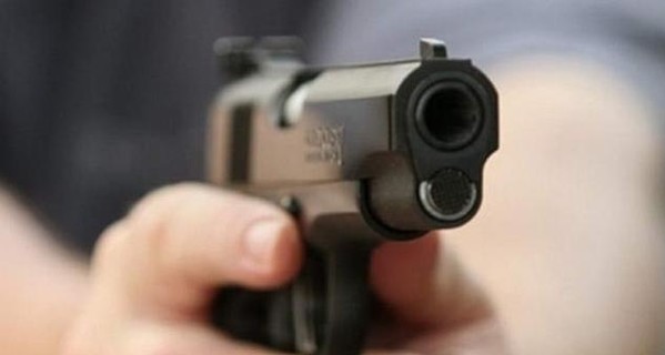 В Москве девушка делала селфи с пистолетом и выстрелила себе в голову