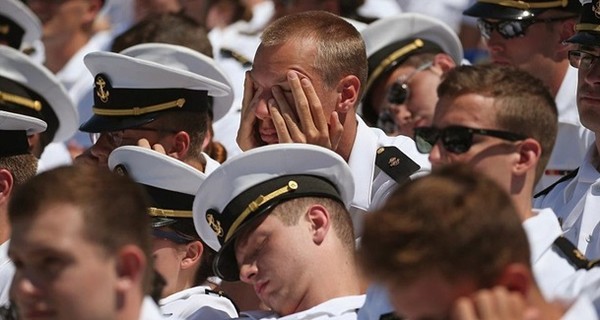 Речь Байдена усыпила выпускников Военно-морской академии США