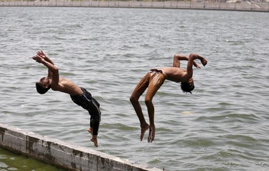 В Индии столбик термометра приблизился к +50°C: погибли 500 человек