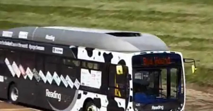 Автобус на навозе бьет все скоростные рекорды