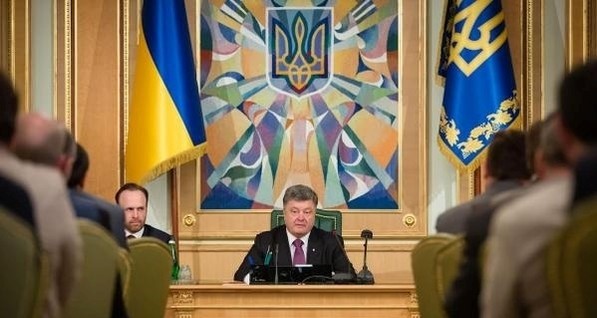 В отличие от Януковича Порошенко лично выступит в Раде с ежегодным посланием