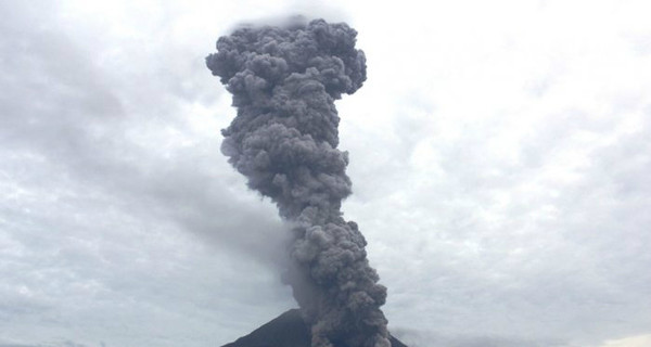 В Индонезии проснулся вулкан, эвакуировали шесть тысяч человек