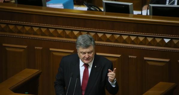 Порошенко предложил переформатировать правительство осенью