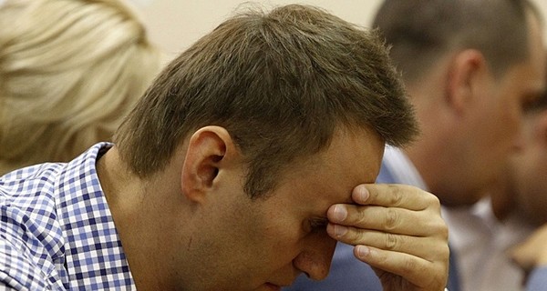 Алексея Навального забросали яйцами в Новосибирске