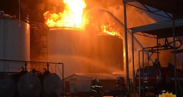 На нефтебазе под Киевом сгорело 15 миллионов литров бензина