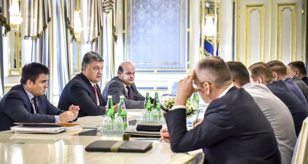 Порошенко дал наставления Кучме накануне переговоров в Минске