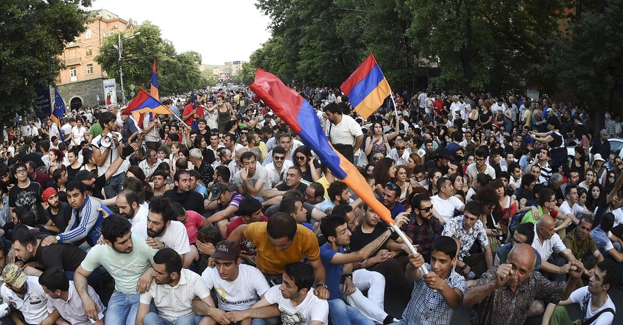 Полиция Еревана задержала 237 митингующих