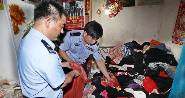 Китаец украл 100 женских трусиков, чтобы спать на них