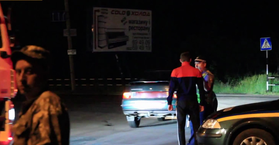 В Полтаве загорелся автомобиль с боеприпасами, милиция перекрыла трассу