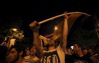 Митингующие в Армении готовы к бессрочной акции
