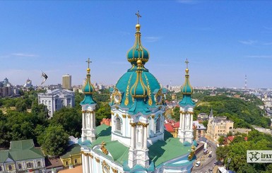 Киевлянин снял купола Андреевской церкви с высоты птичьего полета