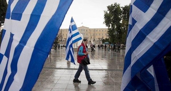 СМИ: Парламент Греции ратифицировал проведение референдума 5 июля