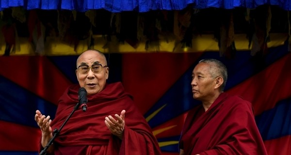 Далай-лама признался, что хотел бы водить трактор